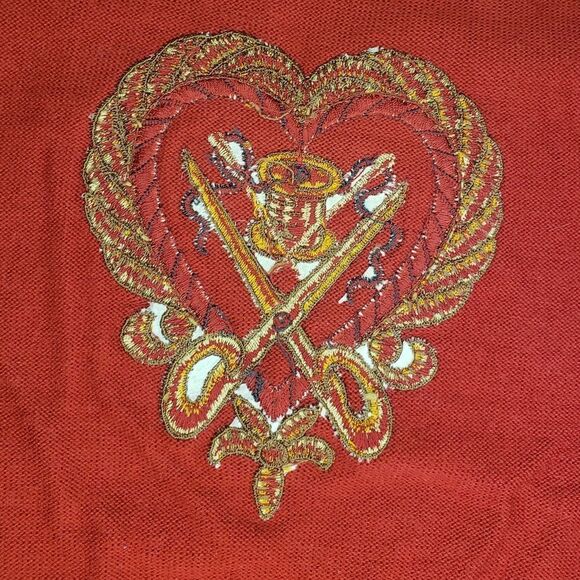 Embroidered heart sewing crest sweater - Picture 9 of 9